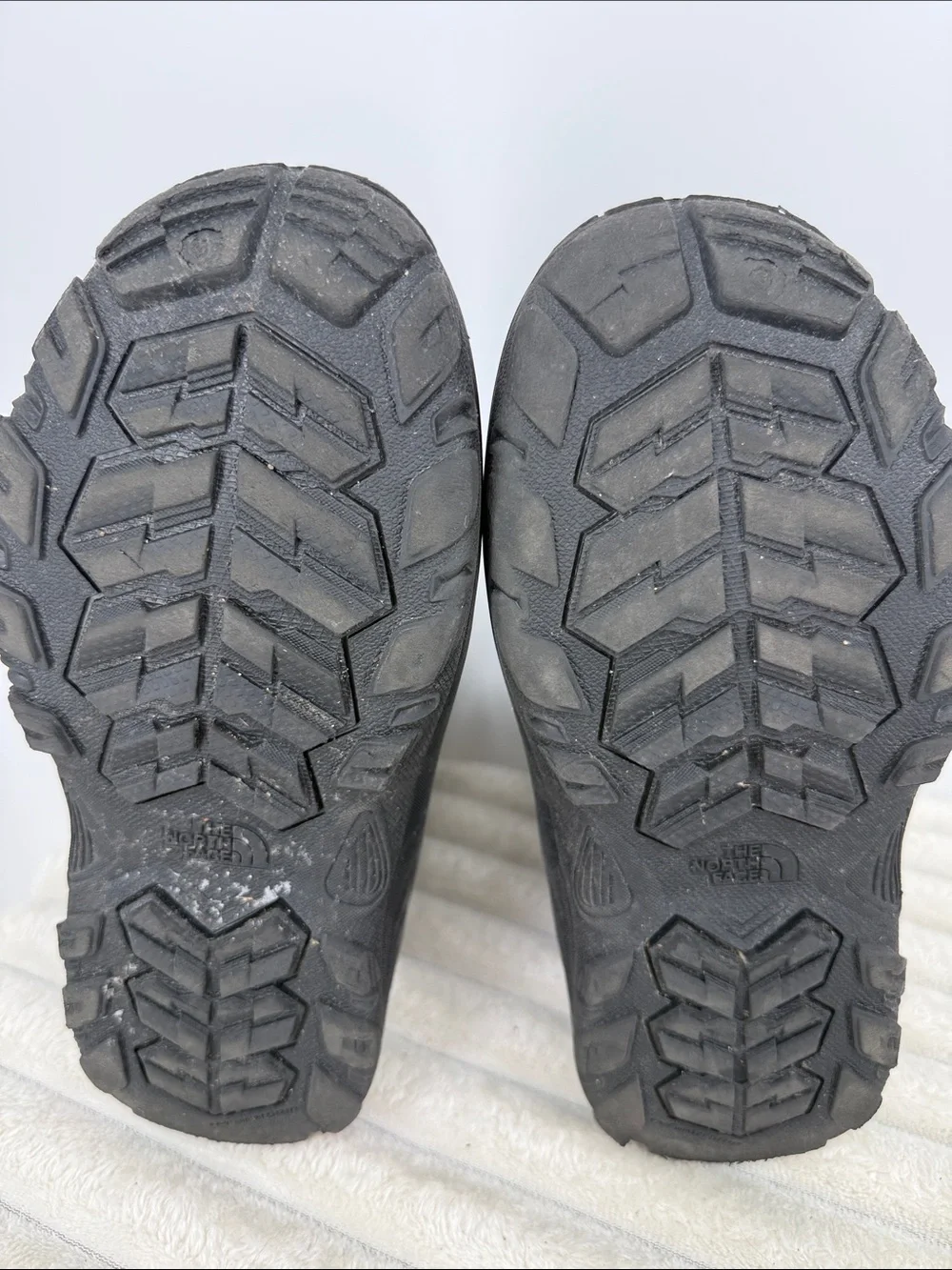 The North Face Kids' Alpenglow V Waterproof Winter Boots Sz youth 5